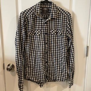 Size M men’s blue/creme checkered button down